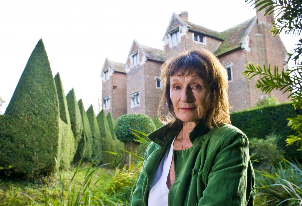 Amanda Feilding at home (Francesco Gudiccini)