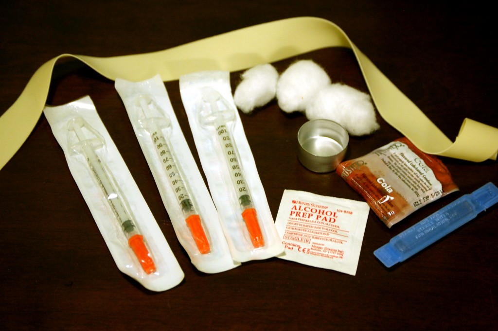 Injecting kit from a needle exchange programme (Source: Wikimedia Commons)