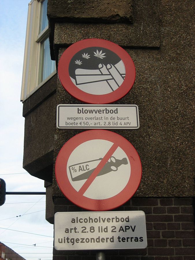 Signs in Amsterdam, indicating smoking cannabis and drinking alcohol are prohibited. (Wikimedia Commons)